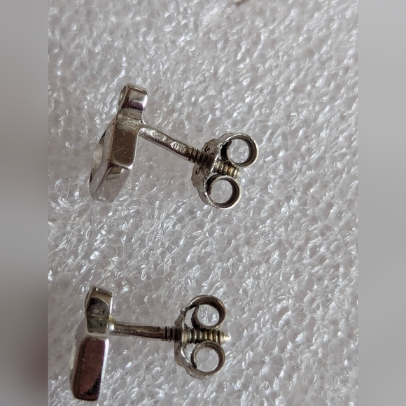 Silver screw on earings - Picture 5 of 5